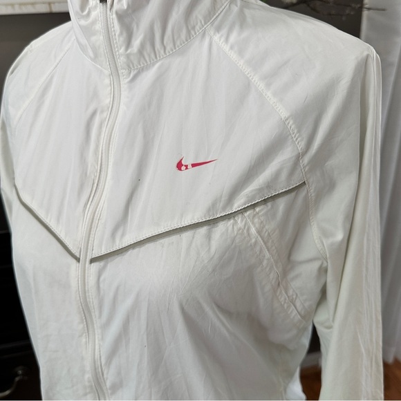 Nike Women’s Windbreaker Jacket White Lightweight Running Zip Up Size Medium - Picture 3 of 12